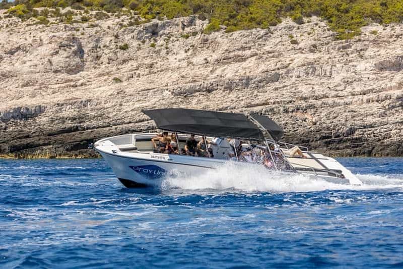 Billet Split ou Trogir : excursion d'une journée en bateau rapide à la Grotte Bleue, Vis et Hvar
