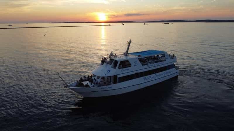 Billet Pula : Croisière au Coucher du Soleil et Dauphins à Brijuni avec Dîner et Boissons