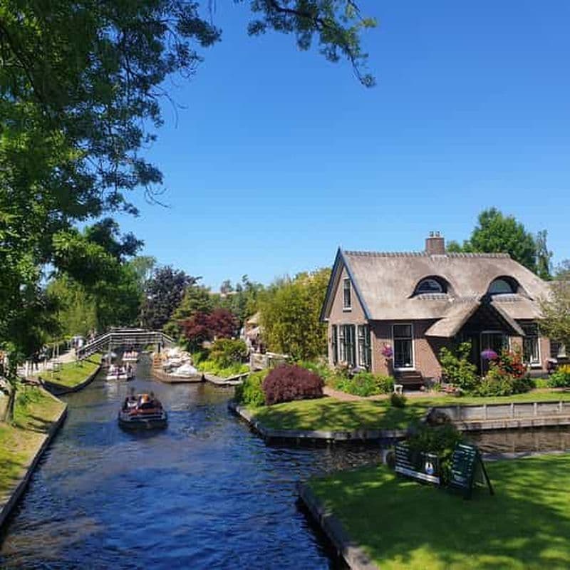 Billet Au départ d'Amsterdam : Excursion à Giethoorn en petit bateau électrique