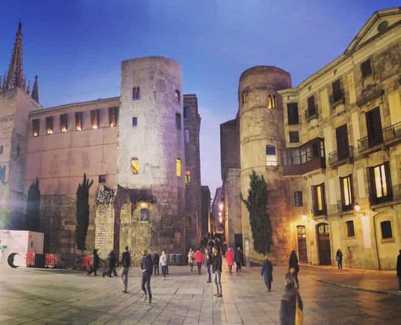 Billet Luca's Hidden Old Barcelona : the Gothic and El Born Tour (en anglais)