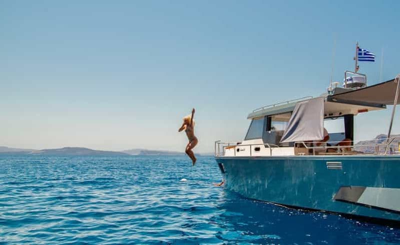 Billet Santorin : croisière privée dans la caldeira sur le yacht à moteur Diamond 36