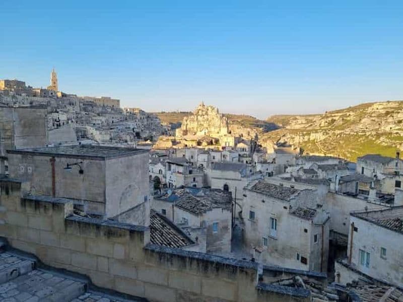 Billet Visite guidée en anglais dans une maison troglodyte et une église rupestre de Matera incluse.