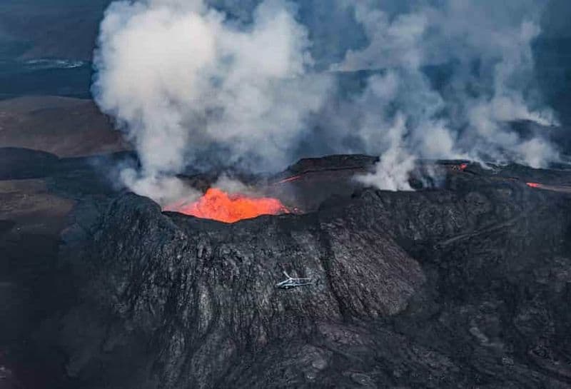 Billet Reykjavik : visite touristique de 45 minutes du volcan en hélicoptère