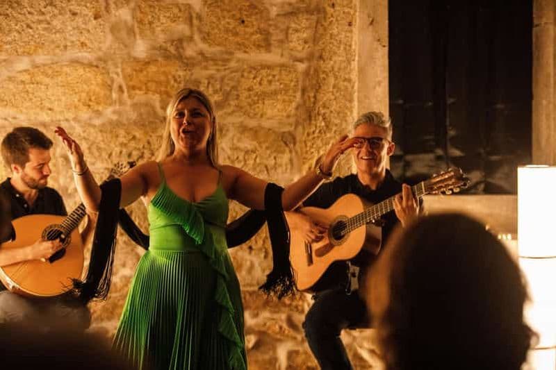 Billet Porto : Spectacle de fado en direct avec un verre de vin de Porto
