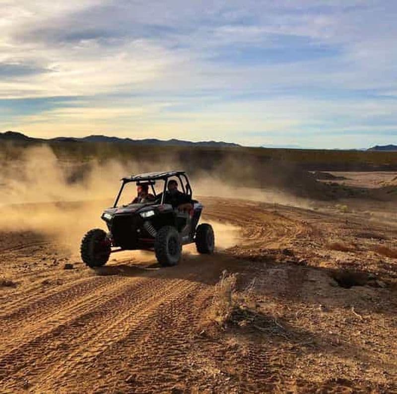 Billet Balade en buggy avec chameaux et dîner-spectacle dans le désert d'Agafay