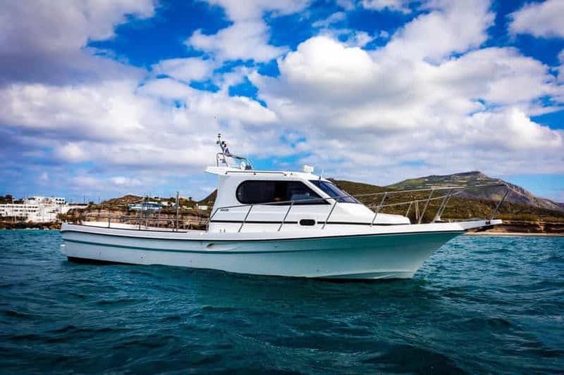 Billet Santorin : Croisière privée en bateau à moteur et randonnée sur le volcan