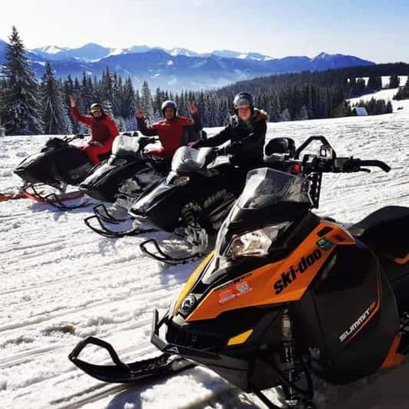 Billet Depuis Cracovie : motoneige, Zakopane et thermes de Chochołowskie