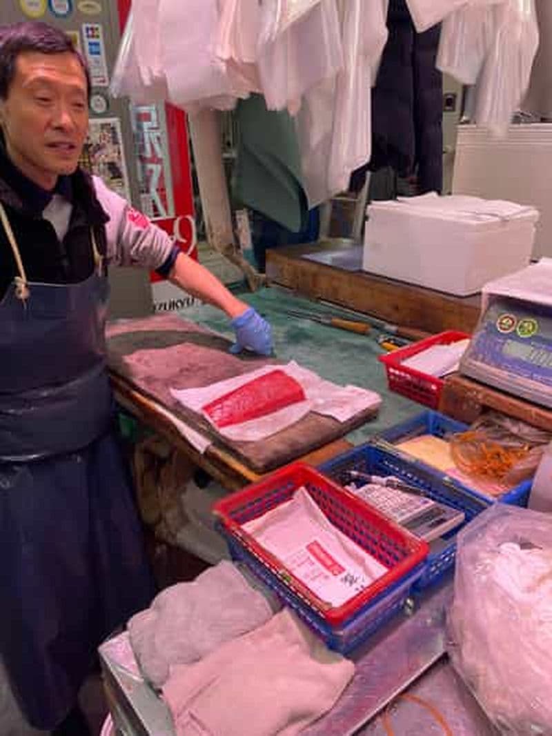 Billet Visite du véritable marché aux poissons de Toyosu + préparation de sushis + expérience du thé matcha