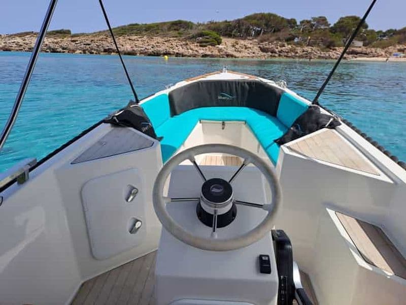 Billet Location de bateau sans permis à Malaga pour 1 à 6 personnes.