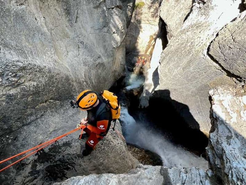 Billet Banff : Excursion d'une demi-journée pour les débutants en canyoning
