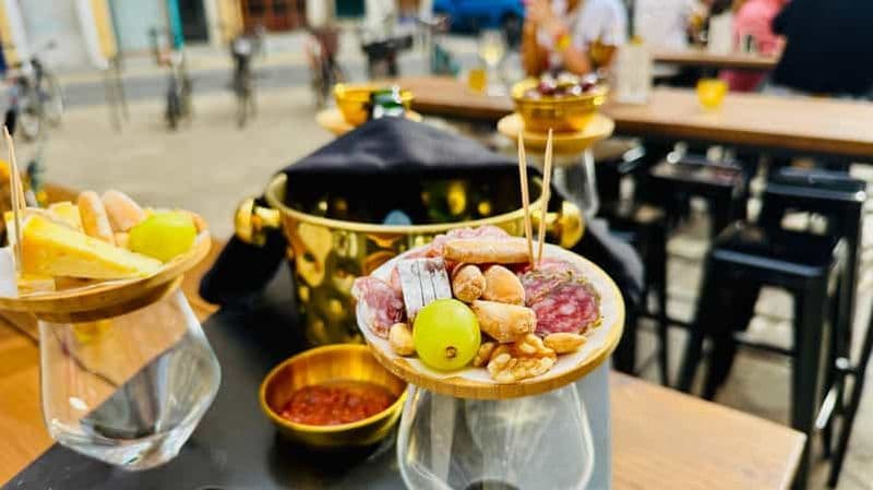 Billet Palma de Majorque : dégustation de vins avec cinq verres et tapas