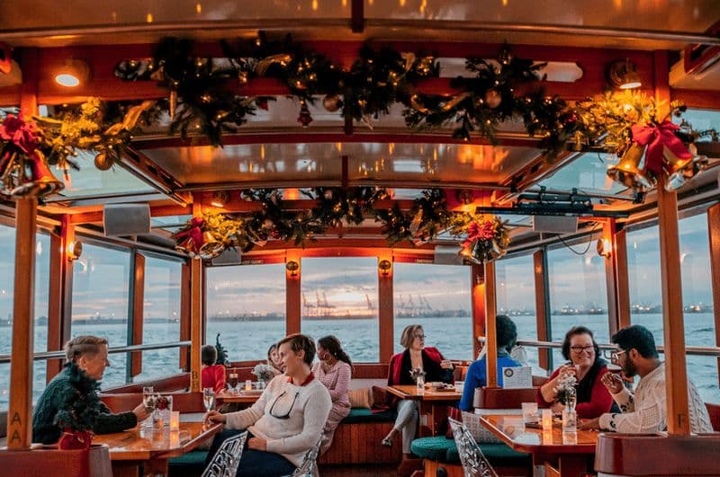 Billet New York City : Croisière Holiday Jazz Classic Motor Yacht