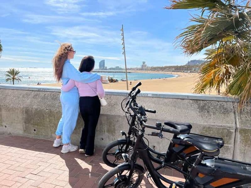 Billet Barcelone : 3 heures d'excursion guidée en E-Bike dans la montagne de Montjuic