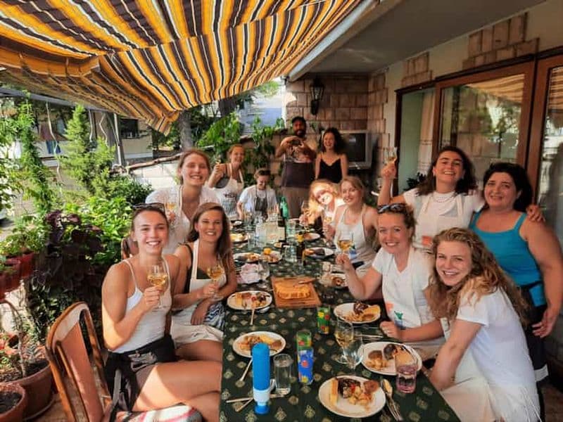 Billet Kotor : Cours de cuisine chez l'habitant et visite à pied de la vieille ville.