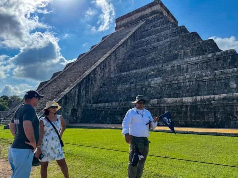 Billet Au départ de Cancun : Excursion d'une journée à Chichen Itza, Cenote et Valladolid