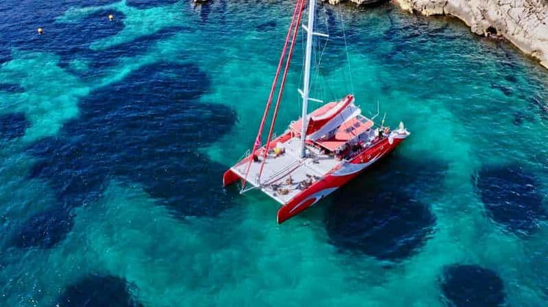 Billet Marseille : Croisière en catamaran dans les Calanques avec déjeuner et vin