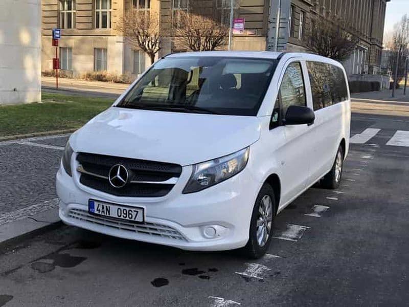 Billet Prague : Transfert privé à l'aéroport en minivan (PRG).
