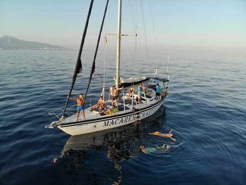 Billet Fuengirola : Excursion en voilier pour l'observation des dauphins, avec boissons incluses