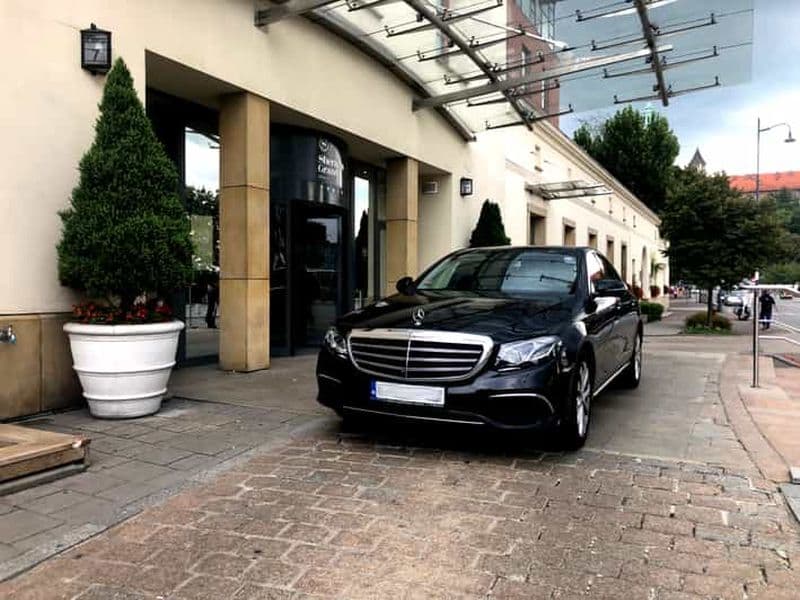 Billet Varsovie : Transfert privé de/vers l'aéroport Chopin de Varsovie (WAW)