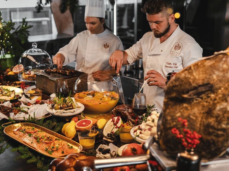 Billet Budapest : dîner-croisière avec musique live et boissons à volonté