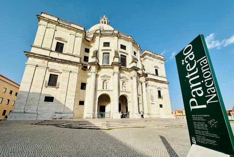 Billet Lisbonne : visite guidée en tuk-tuk d'Alfama et de Mouraria