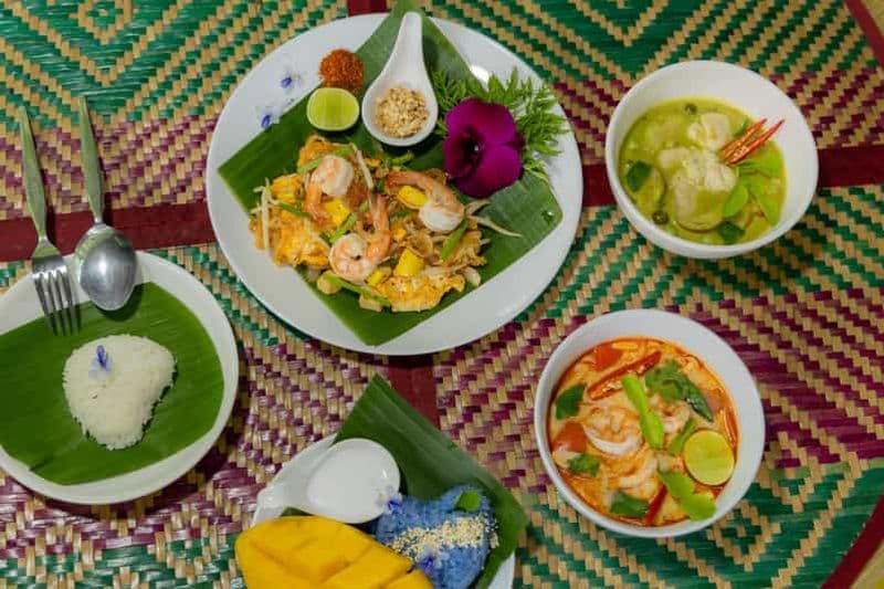 Billet Phuket : cours de cuisine thaïlandaise, visite du marché et du jardin