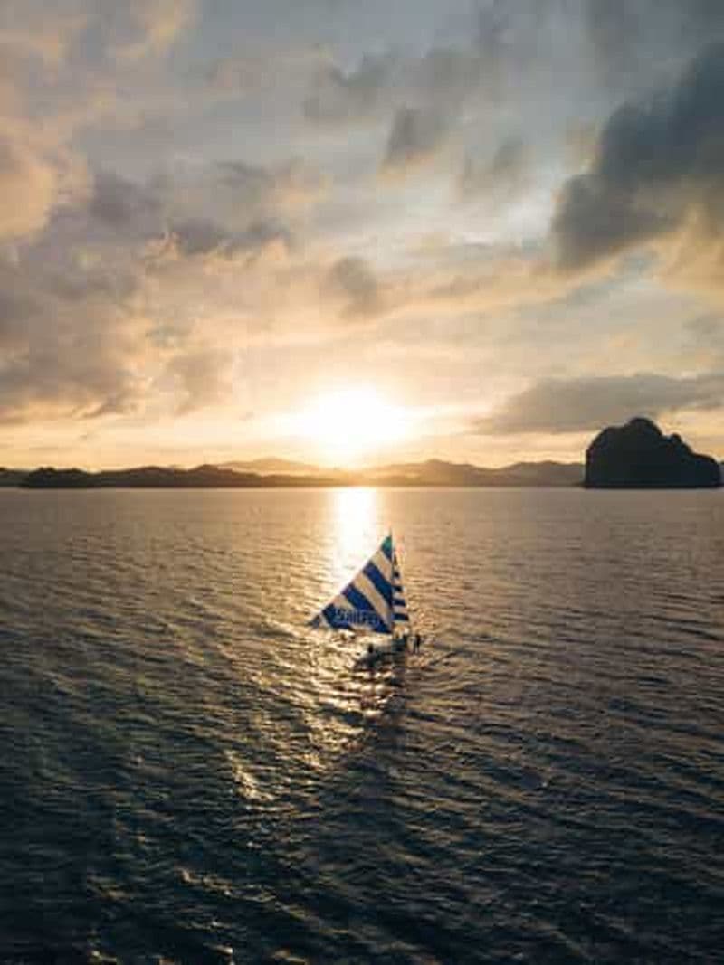 Billet Îles El Nido : Voile privée au lever du soleil à Paraw