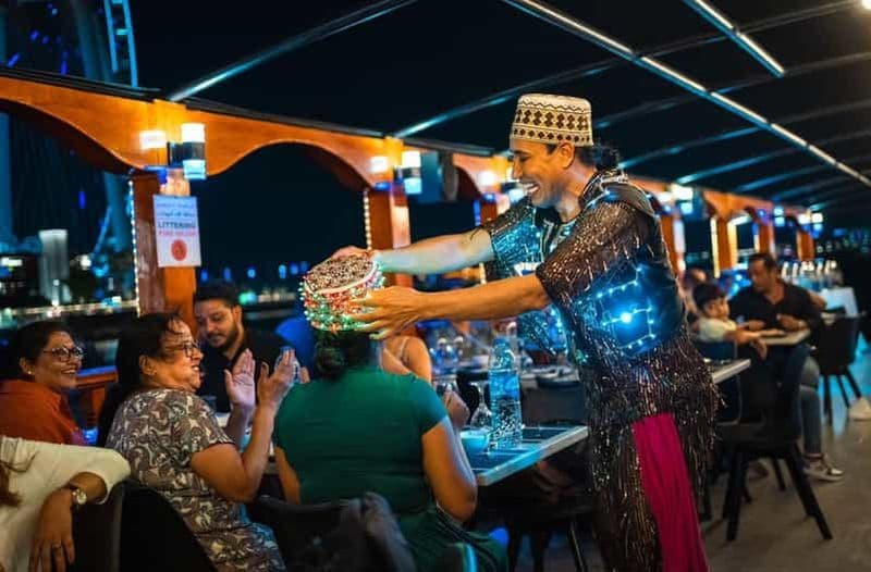Billet Dubaï : dîner-croisière en boutre avec animation en direct à Al Seef