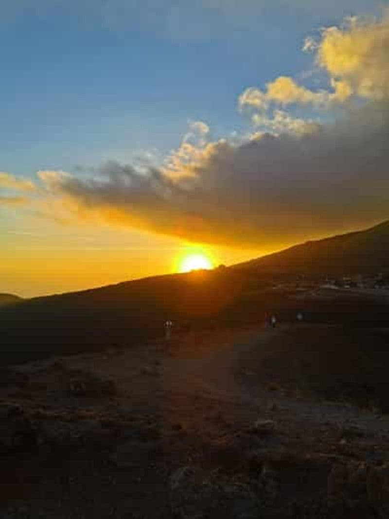 Billet Catane : trek au coucher du soleil sur l'Etna avec dégustation de vin