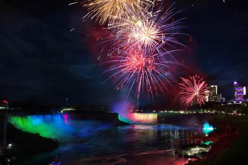 Billet Toronto : visite des chutes du Niagara avec sortie en bateau, dîner et lumières