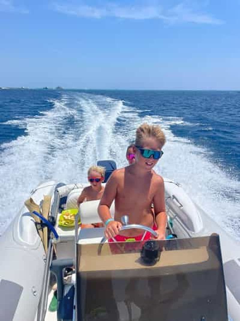 Billet Taxi maritime vers l'île de Magawish en bateau rapide