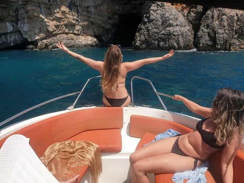 Billet Tour en bateau à la grotte bleue, à la Dame des rochers et à Mamula