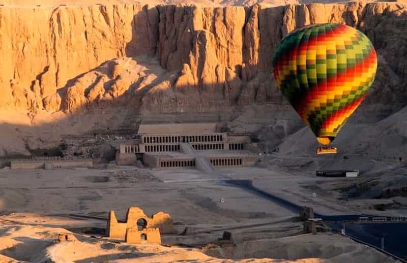 Billet Louxor : balade en montgolfière avec visite d'une jounée