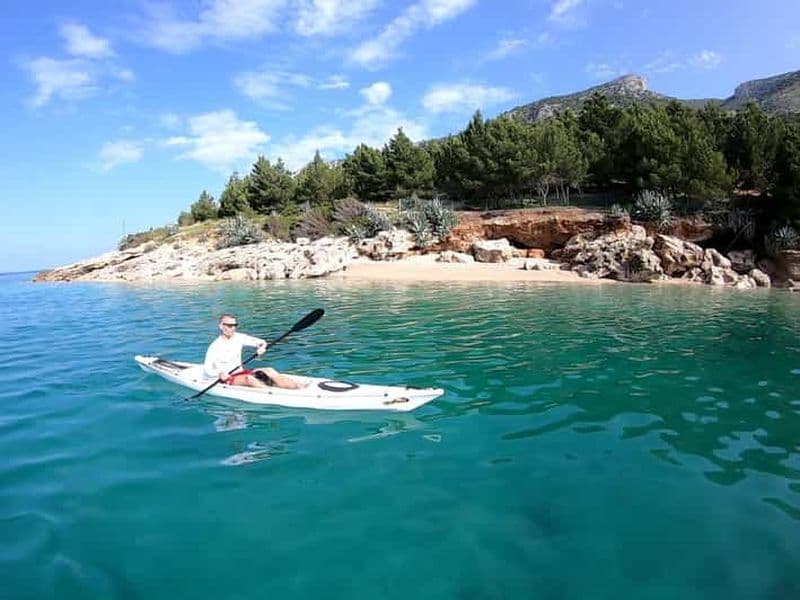 Billet Bol : excursion en kayak à la plage de Zlatni Rat avec plongée avec tuba