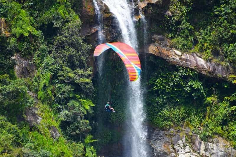 Billet Depuis Medellín : Vol en parapente et visite de Guatape