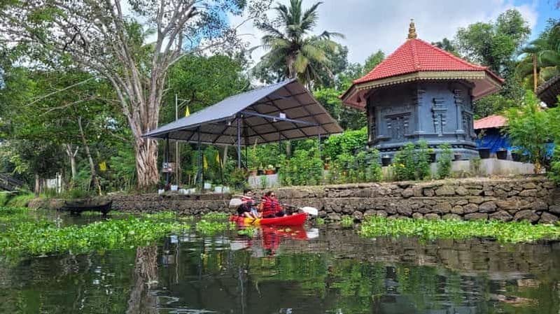 Billet Visite d'une jounée en kayak dans les eaux du Kerala (Nedumudy)