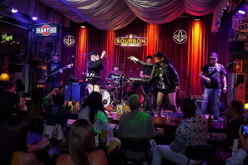 Billet Vie nocturne à Makati : accès VIP aux clubs, rooftops et bars à gogo