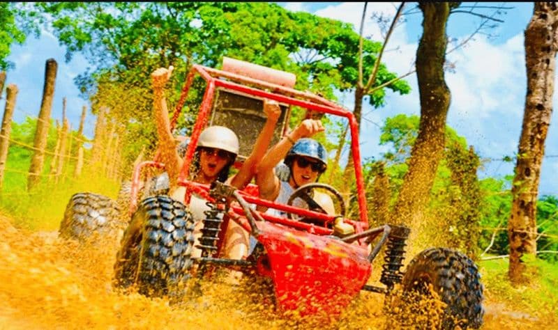 Billet Punta Cana : Excursion en buggy ou en quad sur la plage et visite d'un cénote.