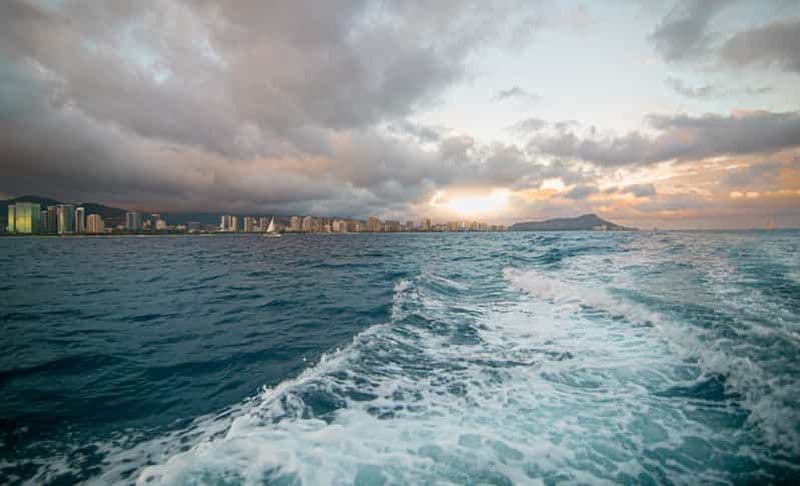 Billet Oahu : Croisière au coucher du soleil à Waikiki (BYOB ou Cash Bar)