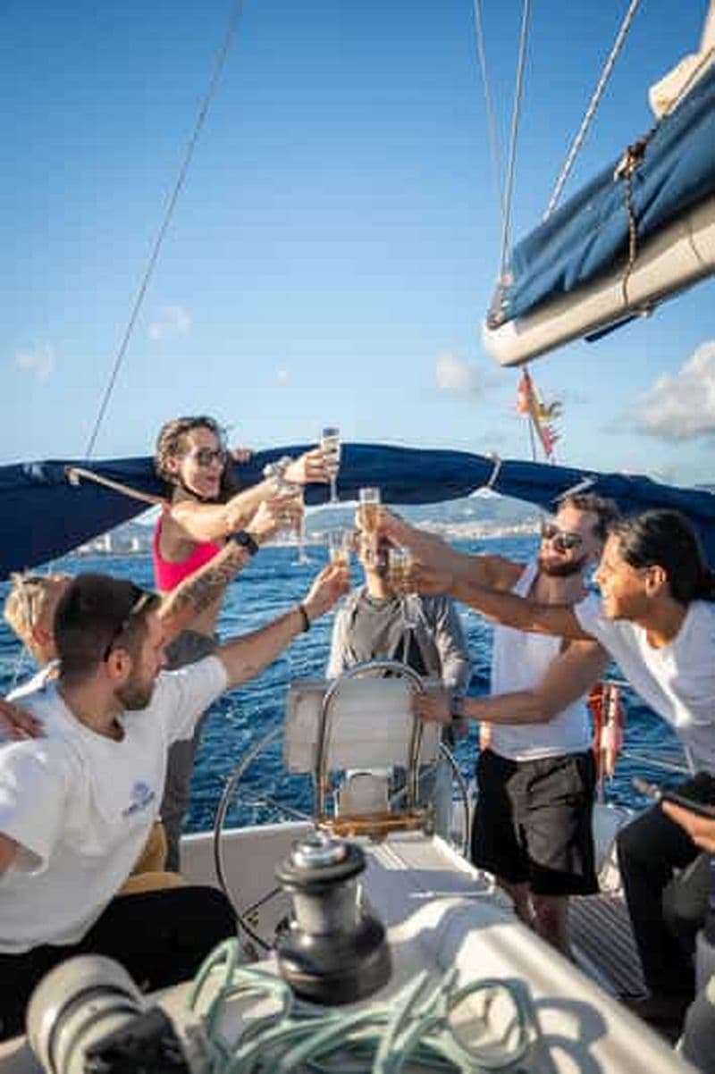 Billet Barcelone Badalona : Excursion en bateau à voile, collations, boissons, baignade