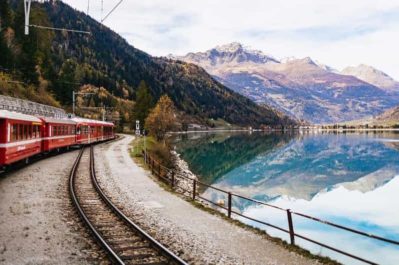 Billet Depuis Milan : Croisière sur le lac de Côme, St. Moritz et train rouge de la Bernina