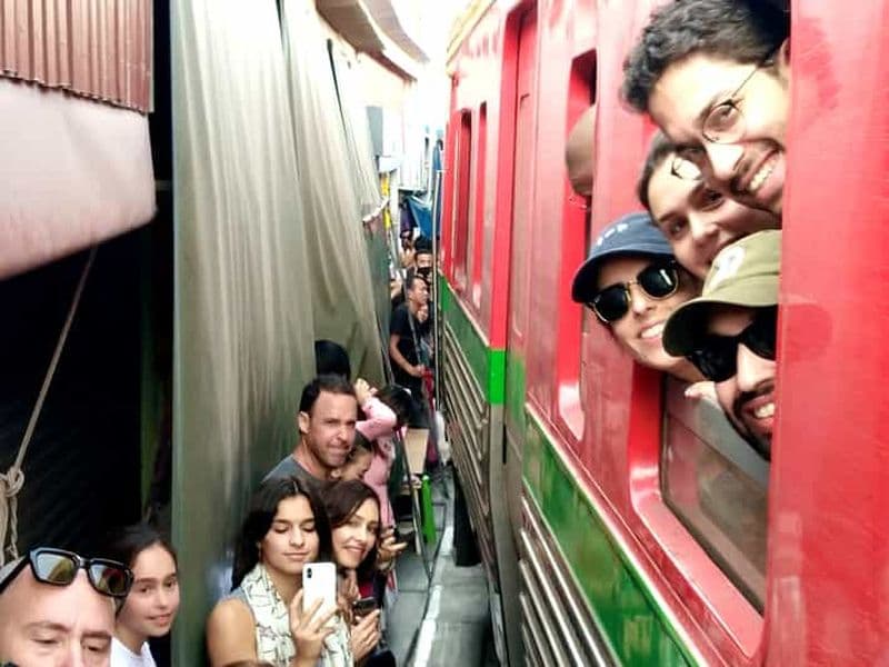 Billet Au départ de Bangkok : Visite des marchés flottants et ferroviaires et de la ferme de noix de coco