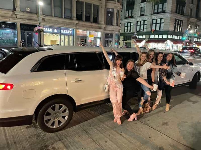 Billet Prise en charge à l'aéroport JFK /EWR en limousine allongée + visite d'une heure de NYC