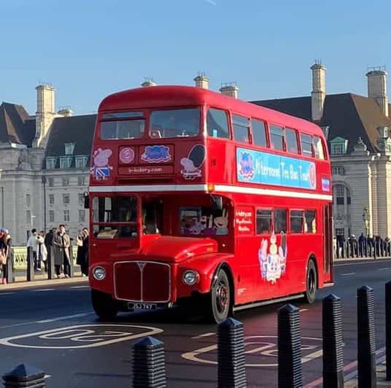 Billet Londres : Visite en bus avec audioguide pour le thé de l'après-midi de Peppa Pig