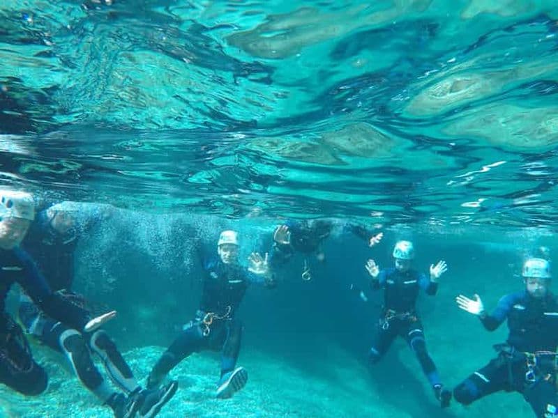 Billet Río Verde, Otivar, Grenade : canyoning dans des eaux cristallines, saut et descente en rappel.