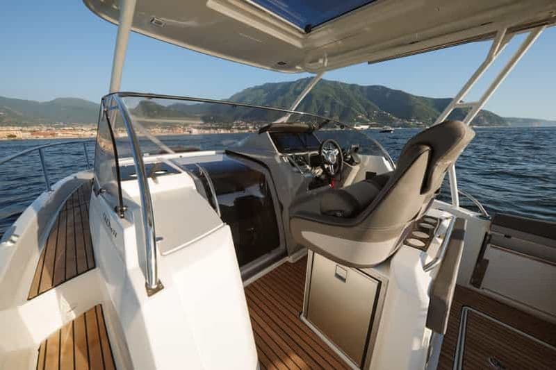 Billet Fini le mal de mer : tour en bateau confortablement stable au départ de Sorrente