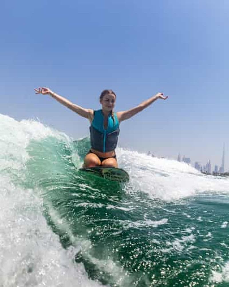 Billet Wake Surfing Dubai Marina : Réservez votre prochaine expérience !
