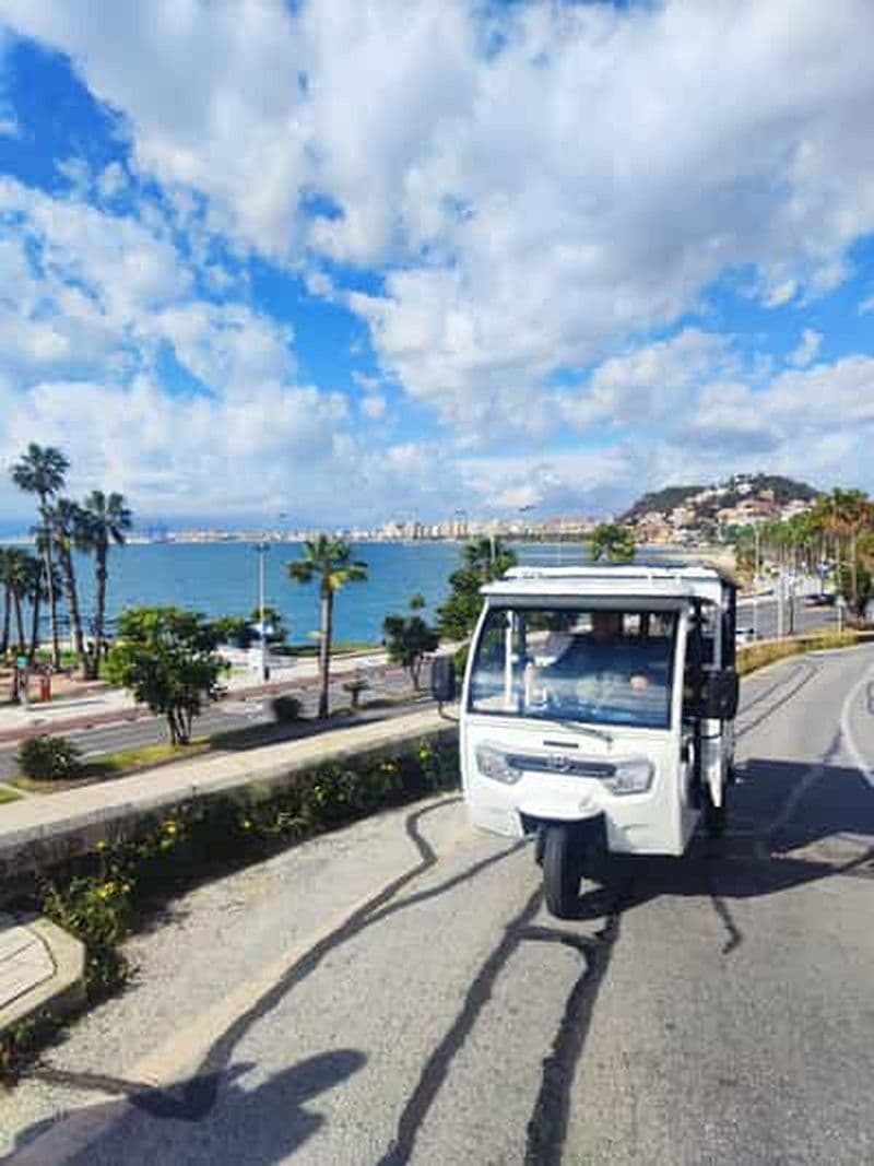 Billet Majorque : Visite en tuk-tuk du château et des grottes de Genova