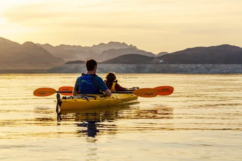 Billet Lac Mead : Excursion en kayak au coucher du soleil avec dîner et feu de camp