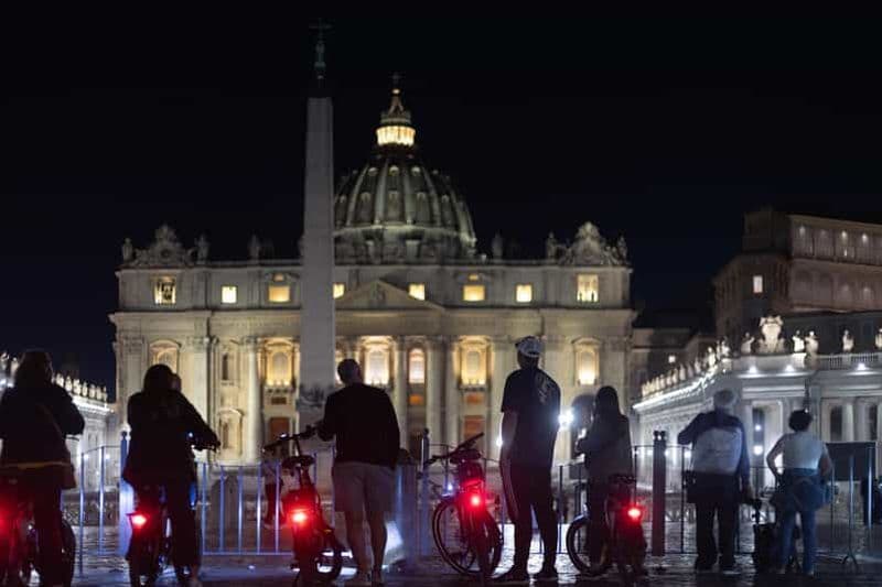 Billet Rome : visite de nuit à vélo électrique, avec option de dégustation de vins et de mets